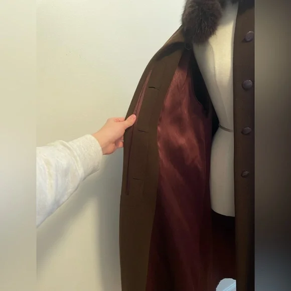Vintage Wool Coat with Fur neck lining - Picture 8 of 12